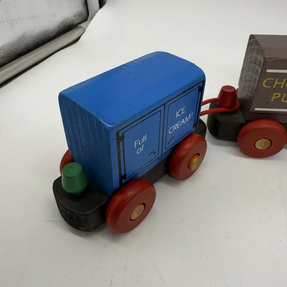 The Montgomery Schoolhouse‎ Vermont Midget Railway Wood Train Cars 6 Piece Set